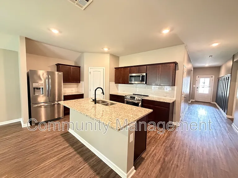 30891 Clearview Ct — Photo 2