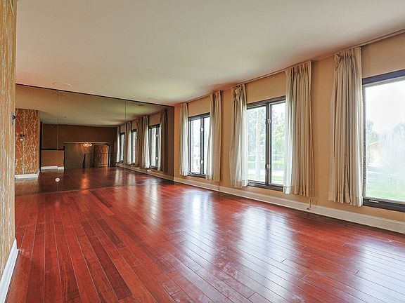 4th image of 6811 Carpenter St