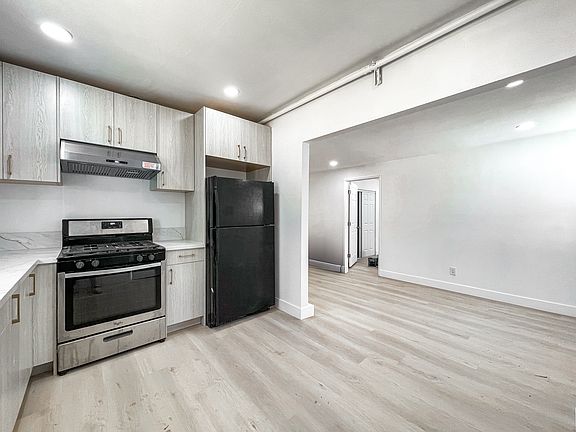 2nd image of 820 Larimore Ave #B
