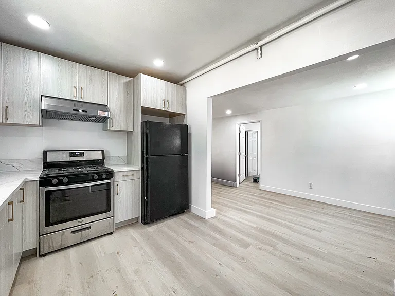 820 Larimore Ave #B — Photo 2