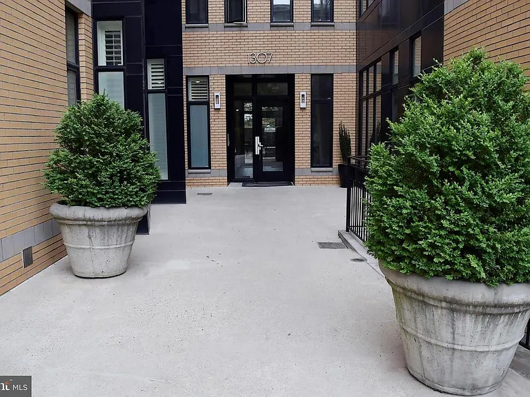 1307 Clifton St NW #44 — Photo 11