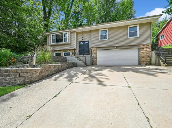 2717 Westwood Dr NW, Cedar Rapids, IA 52405