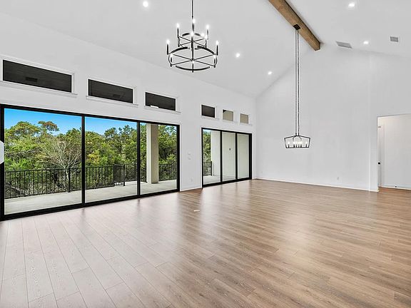 Grantley G family room