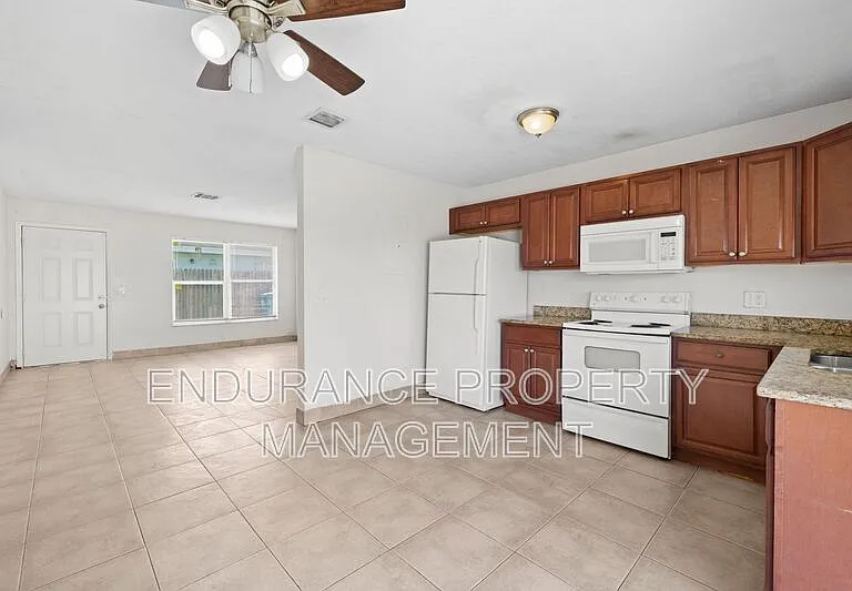 147 W 28th St — Photo 9