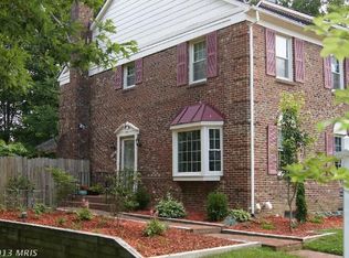 8901 Grandstaff Ct, Springfield, VA 22153