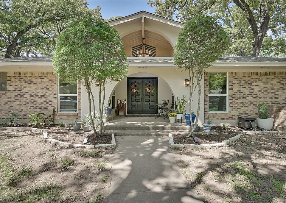 1st image of 3013 Woodford Dr