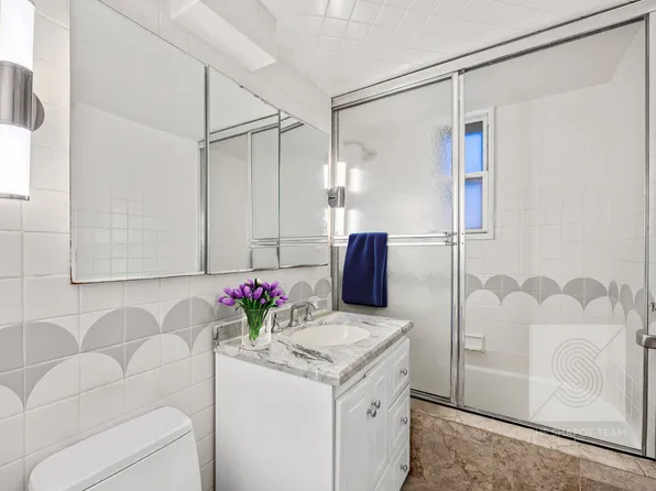 345 East 56th Street 21C image 8 of 9