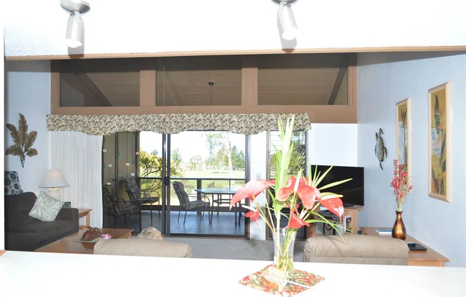 2 bed, 2.0 bath, 1205 sqft, $4,295 — Photo 2