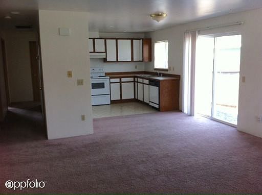 4th image of 704 NW Sunburst Ct
