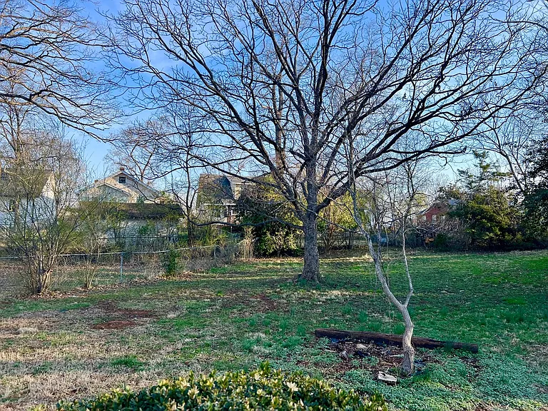 206 Connecticut Ave — Photo 42