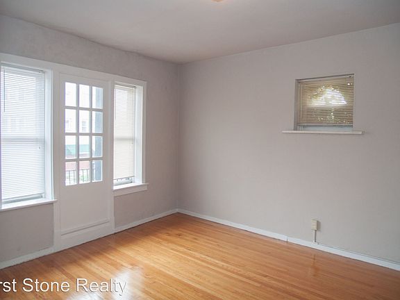 3rd image of 3954 S Grand Blvd APT 1N