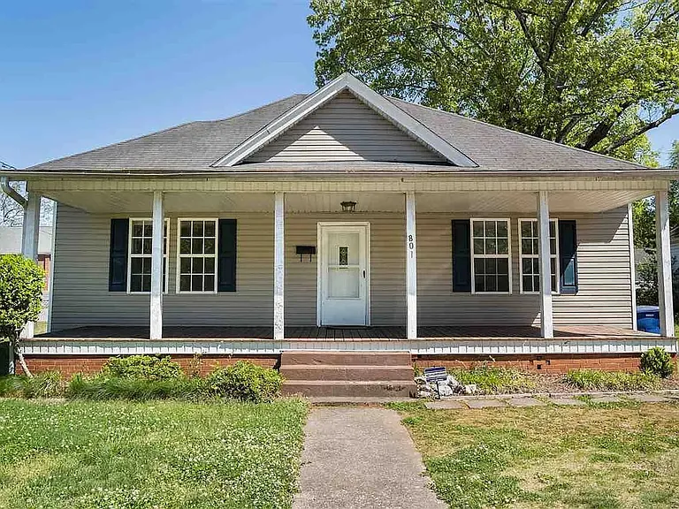 801 N Liberty St — Photo 1