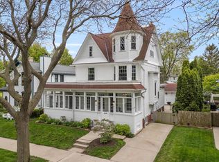 2789 S Shore Dr, Milwaukee, WI 53207