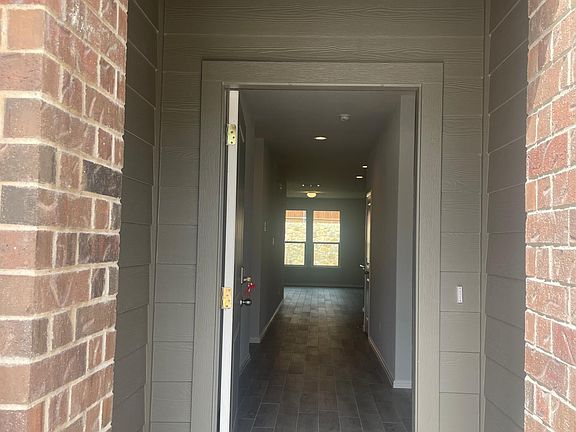 2nd image of 1012 De Wit Dr