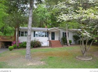 30 Lake Dr, Columbia, VA 23038