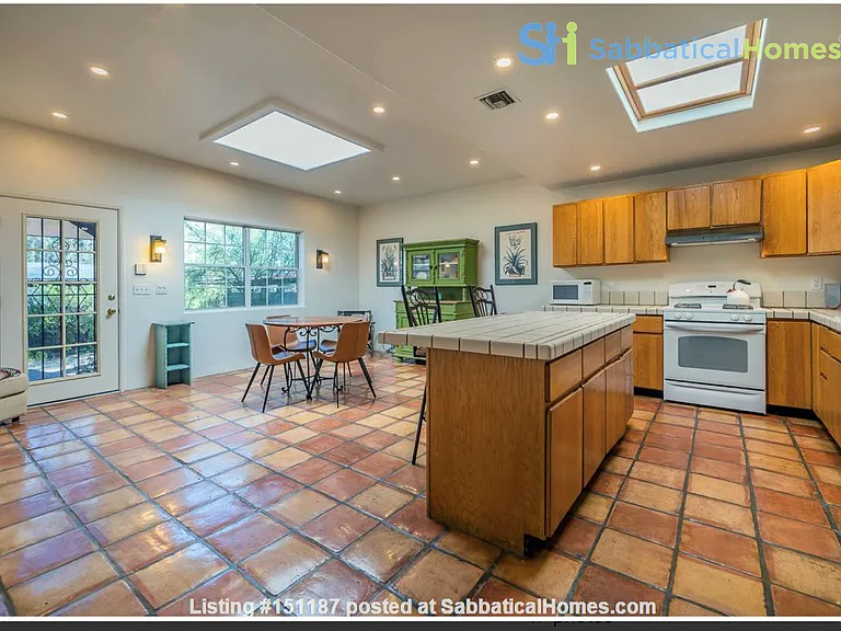 2427 E Mabel St — Photo 4