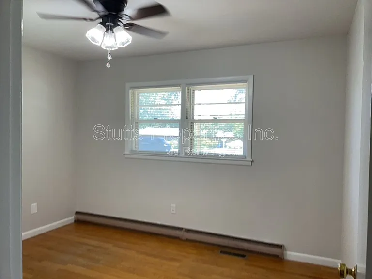 2402 Wellington St — Photo 6