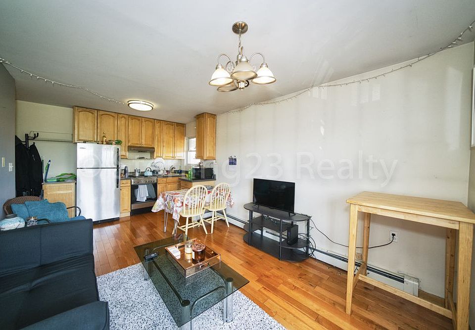 1st image of 2848 47th St #3