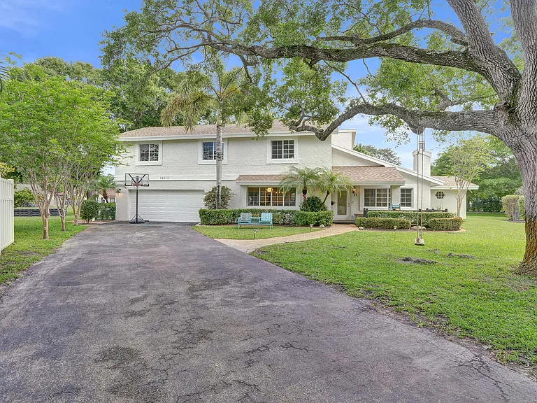 12213 Melissa Way — Photo 1