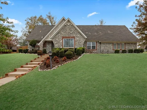 3633 E 70th Pl, Tulsa, OK 74136