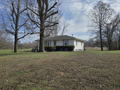 909 S Jackson St, Mc Leansboro, IL, 62859