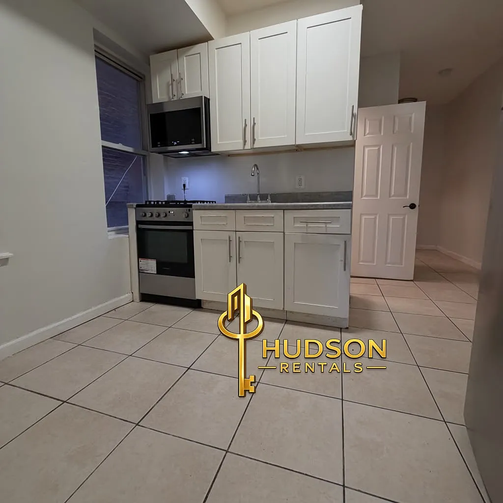 2 bed, 1.5 bath, 800 sqft, $2,300 — Photo 1
