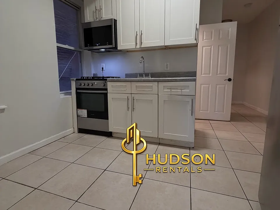 159 Bergen Ave #1