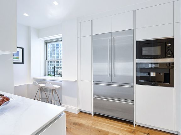 5th image of 525 E 86th St APT 15F