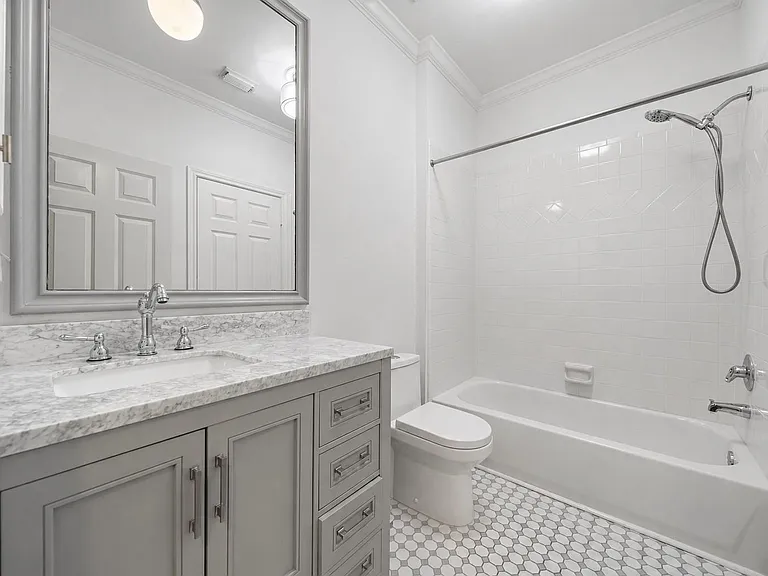 5136 Chevy Chase Dr — Photo 18
