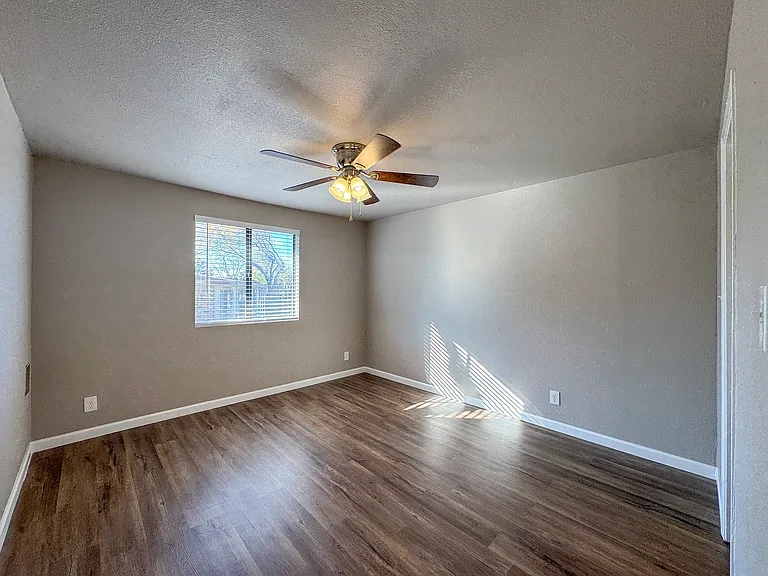 Autumn Chase Apartments — Photo 22