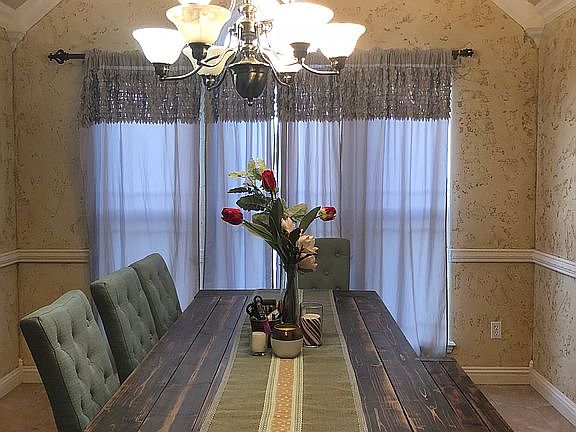 2nd image of 2106 Wisteria Ln