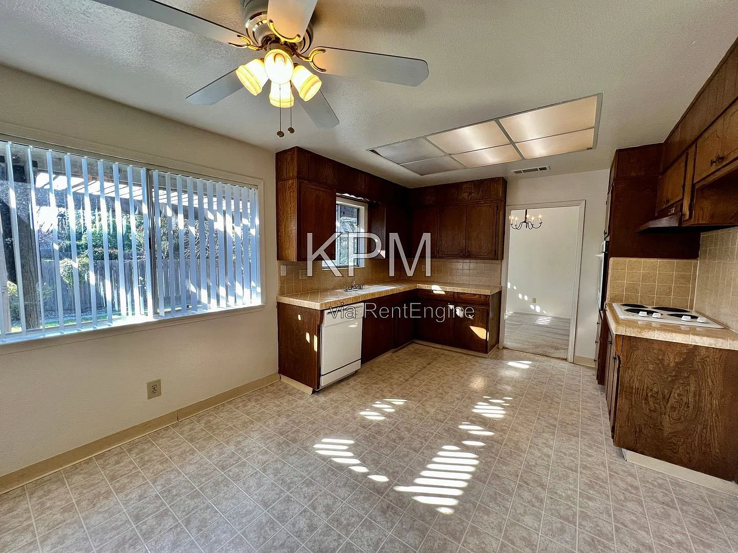 4 bed, 3.0 bath, 2045 sqft, $2,800 — Photo 4