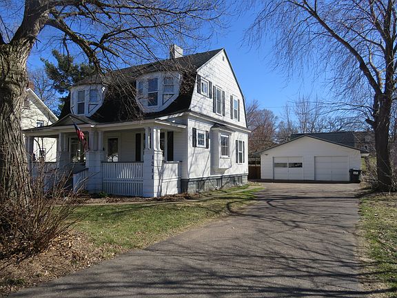 Lots of parking/garage space