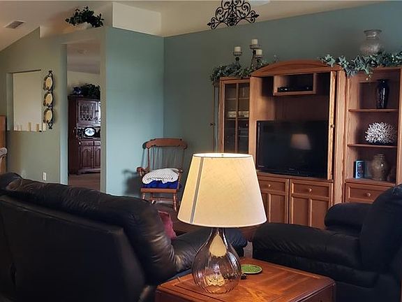 3rd image of 1010 NE 6th Pl