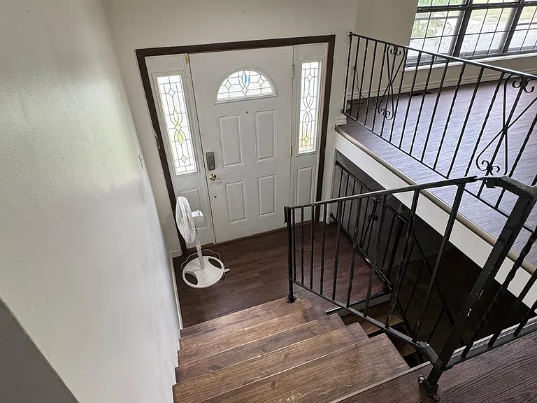 304 Rebecca Dr — Photo 4
