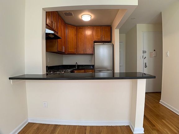 2nd image of 33 W 87th St #4AA