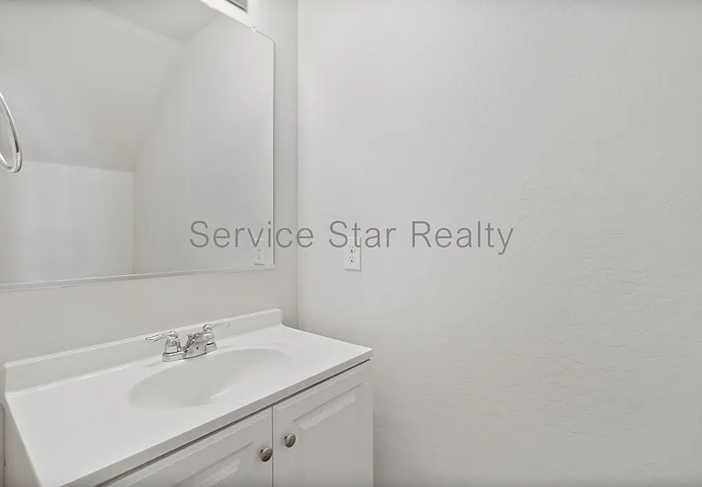 214 W Watson Ct — Photo 8