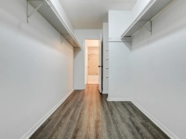 3915 Tanglewilde St #3915 — Photo 12