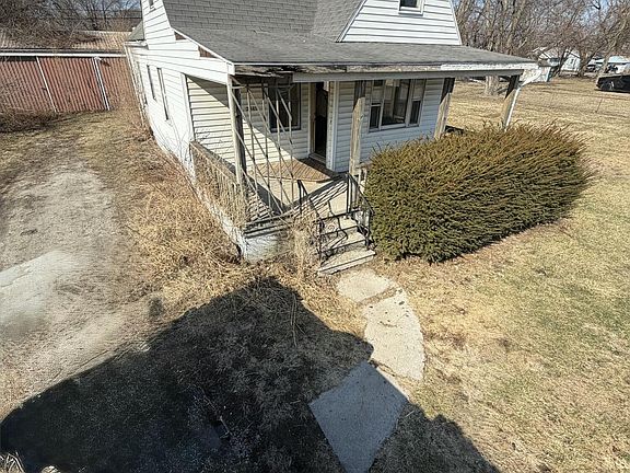 2nd image of 2045 La France St