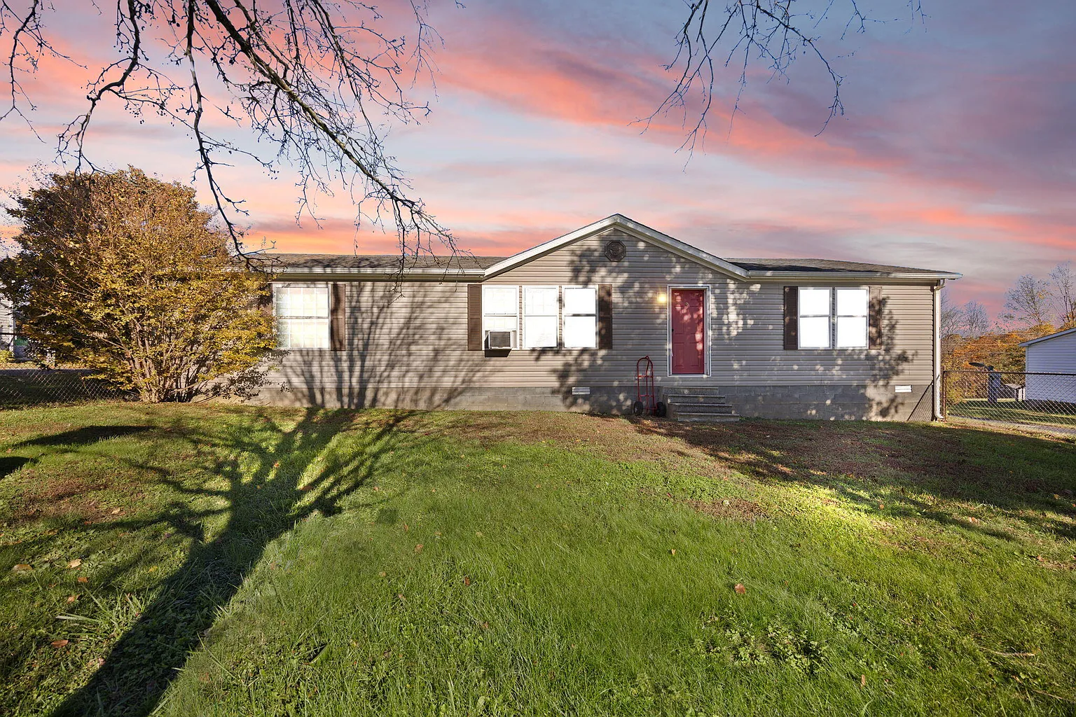 324 Lawless Ln photo 1