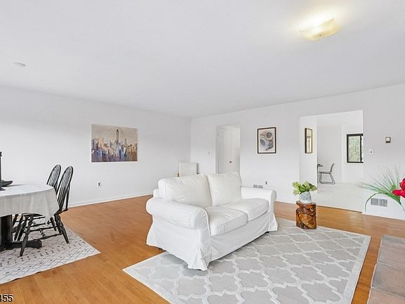 4th image of 38 Park St BLDG 4 #4-G