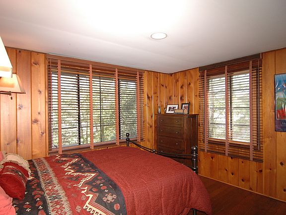 4th image of 2052 Lakeside Dr W
