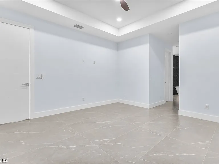 142 SW 33rd Pl — Photo 12