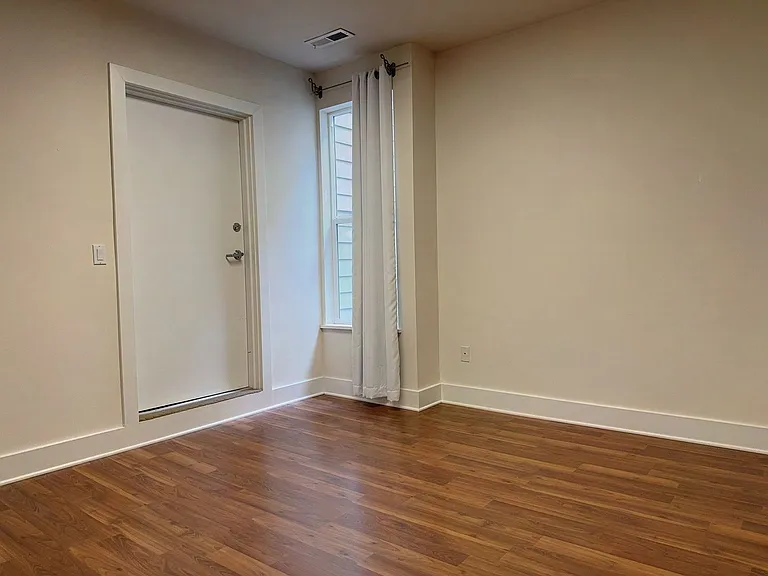1171 Oak St #4 — Photo 12