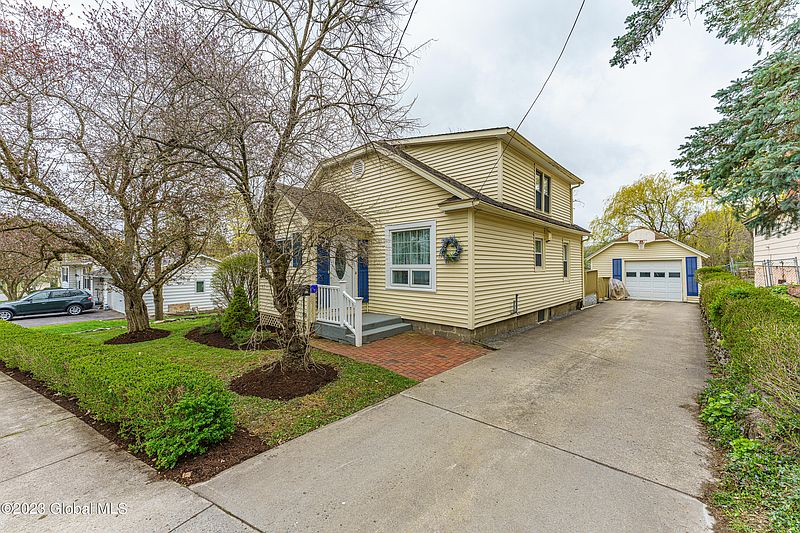 4th image of 107 Jefferson Avenue