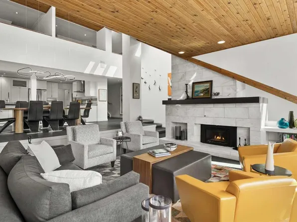 2200 E Varsity Estates Dr NW #10, Calgary, AB T3B 4Z8