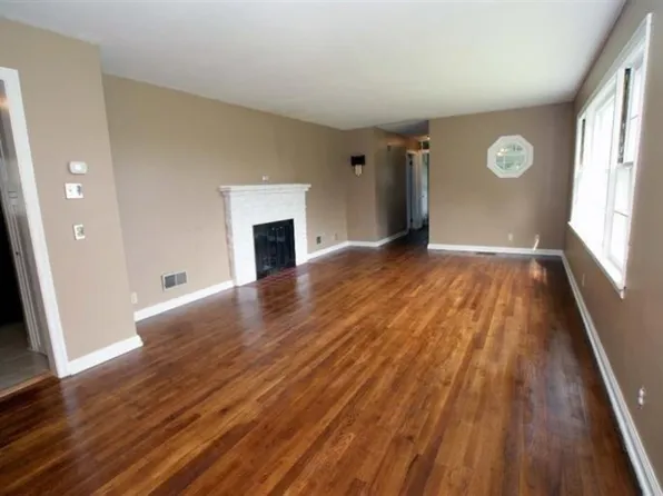 15 Pinecrest Ln, Hamilton, OH 45013