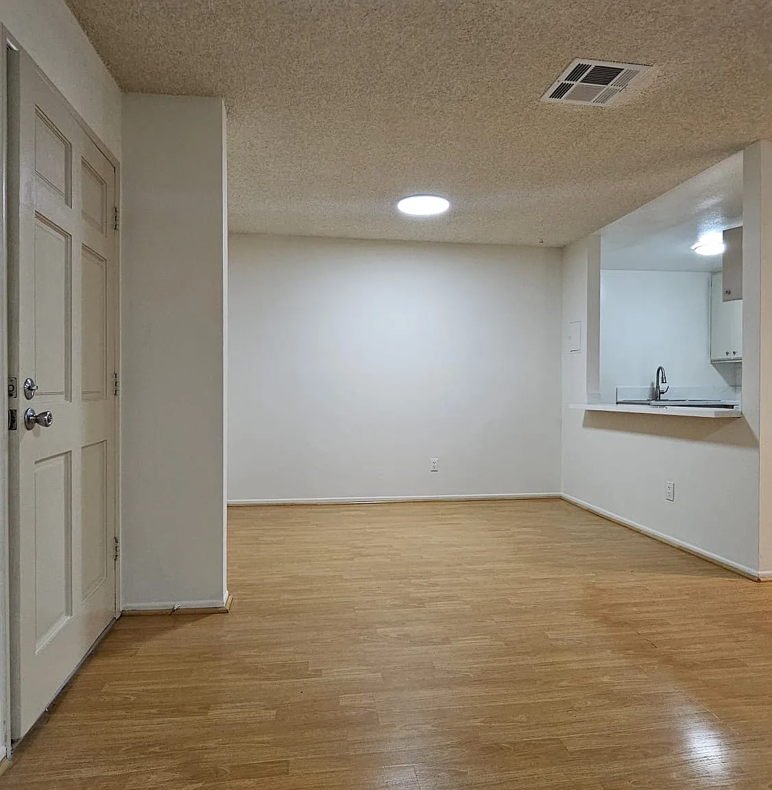 2 bed, 900 sqft, $2,550 — Photo 2