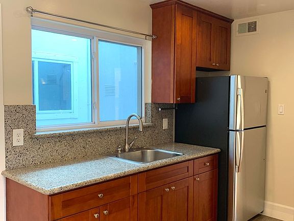 5th image of 740 Anza St APT 2