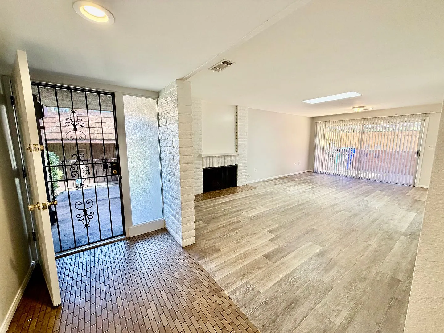 Peaceful, Quiet and Bright - Recently Remodeled 2/2 in Talmadge — Photo 3